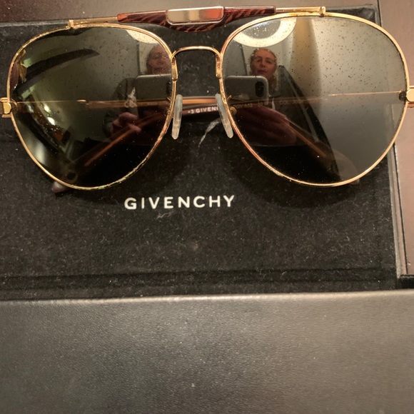 Givenchy sunglasses - Picture 2 of 4